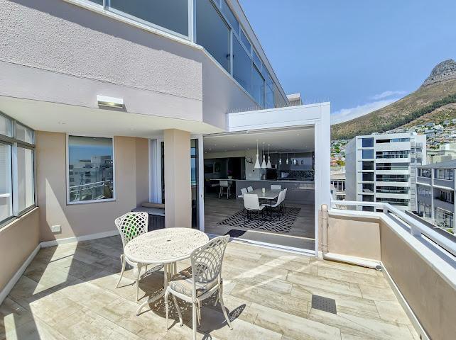 2 Bedroom Property for Sale in Sea Point Western Cape